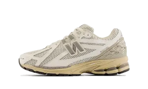 1906R White Grey Cream