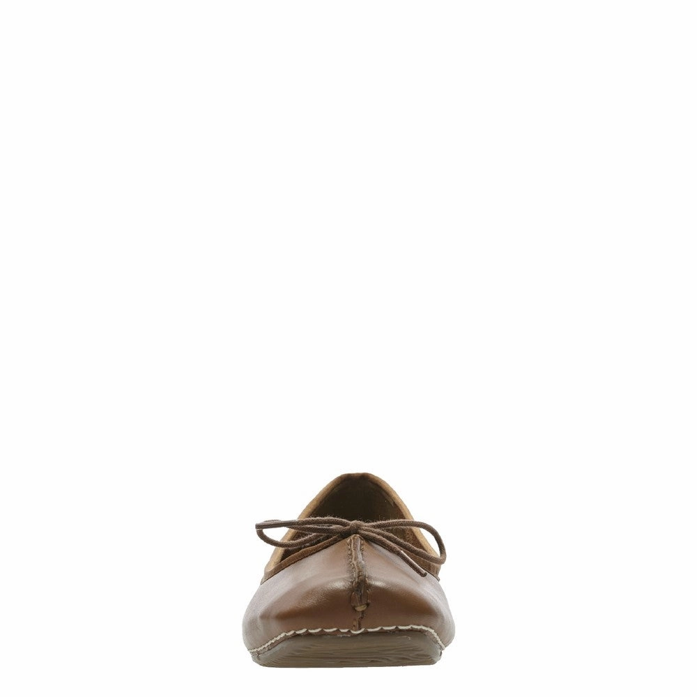 Clarks Freckle Ice Slip On Shoe Women's Sneakers Casual Walking Shoes