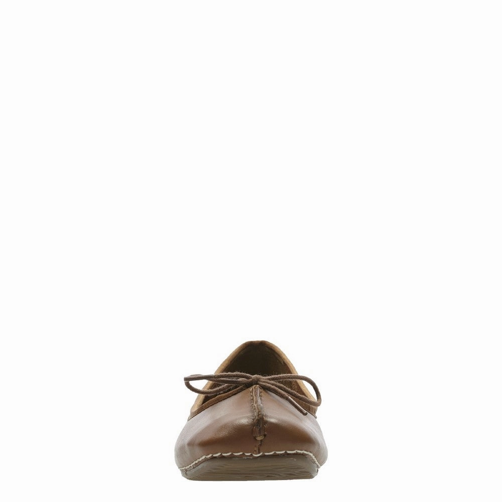 Clarks Freckle Ice Slip On Shoe Women's Sneakers Casual Walking Shoes