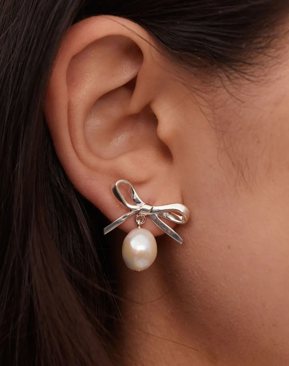 Meadowlark Jewellery Meadowlark - Bow Pearl Studs Gold Plated