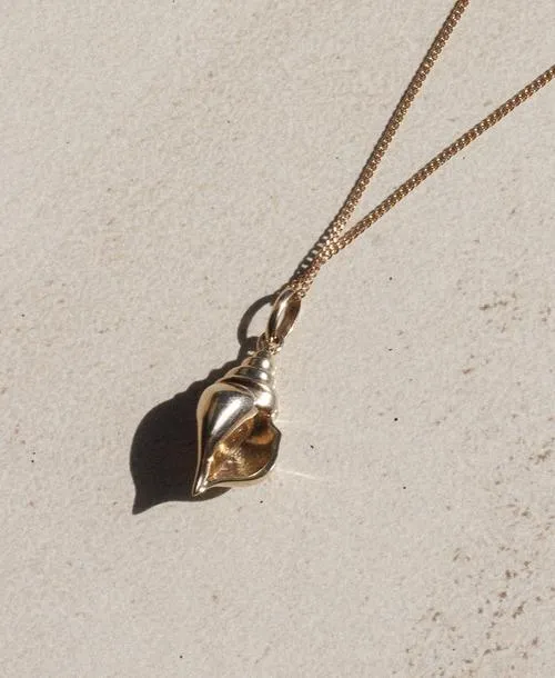 Meadowlark Jewellery Meadowlark - Conch Charm Necklace Gold Plated