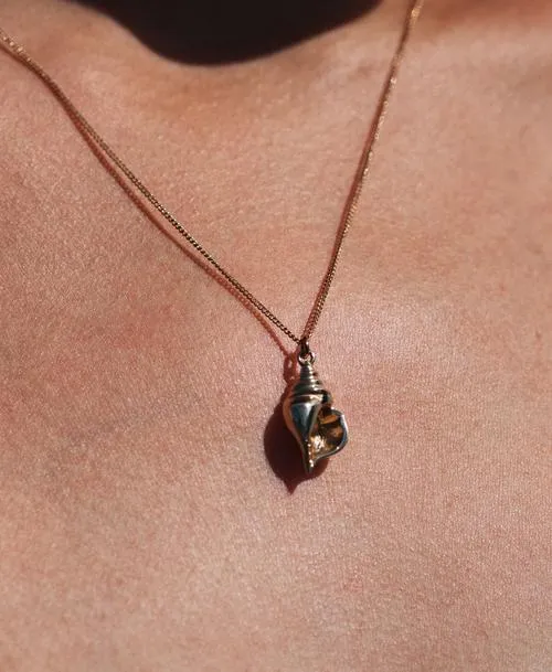 Meadowlark Jewellery Meadowlark - Conch Charm Necklace Gold Plated