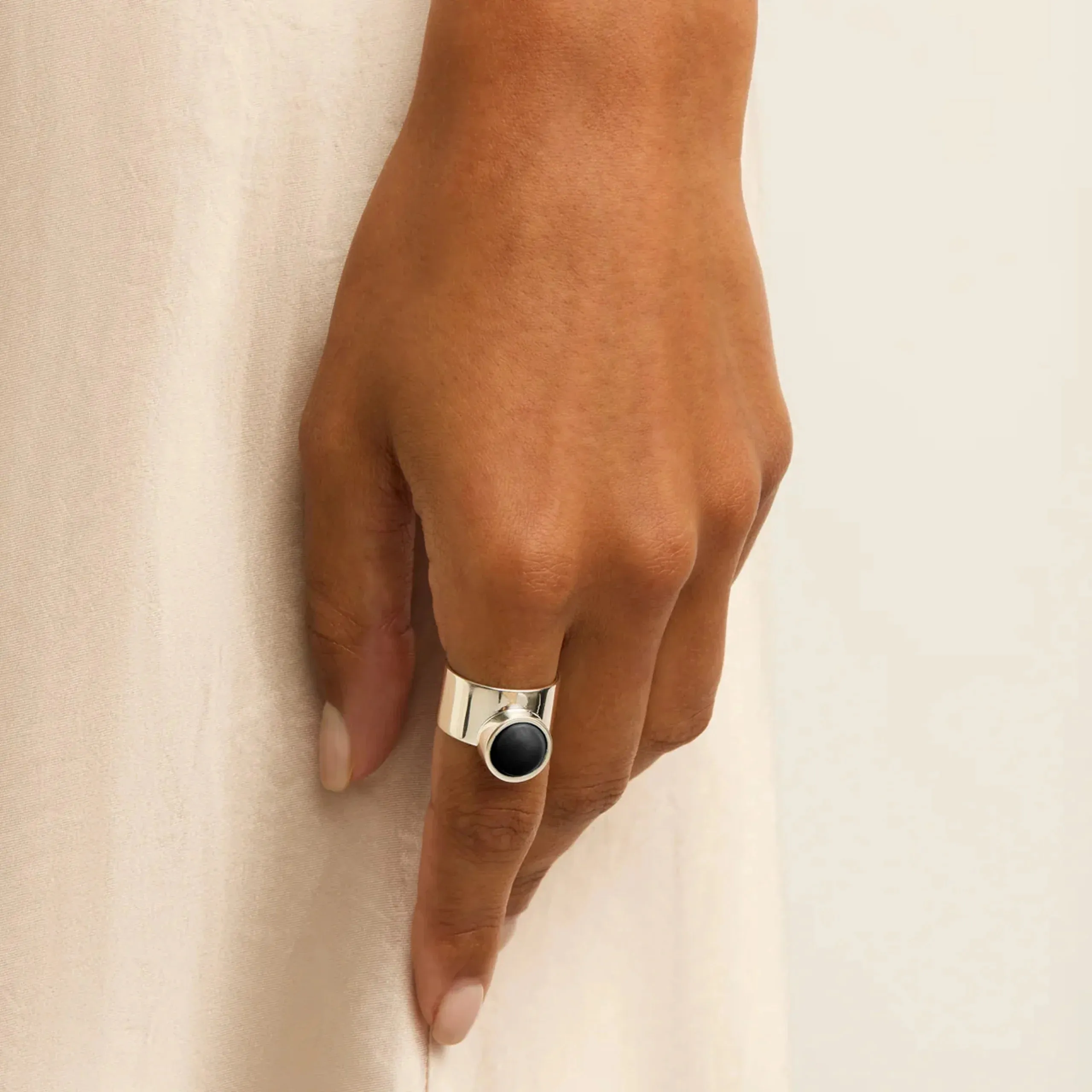 Najo Jewellery Najo - Husk Sterling Silver Onyx Ring