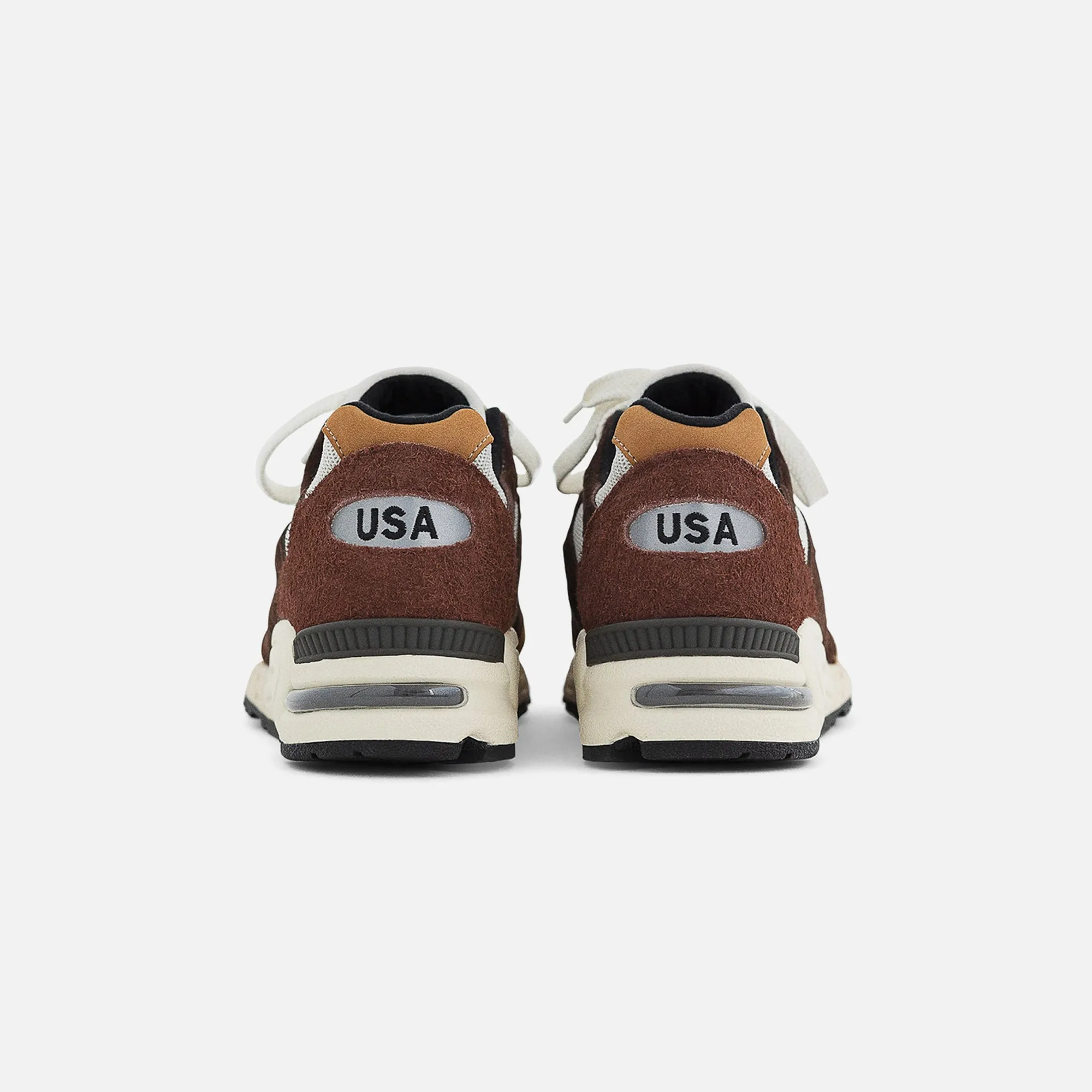 New Balance Made in US 990 V2 - Black / Tan