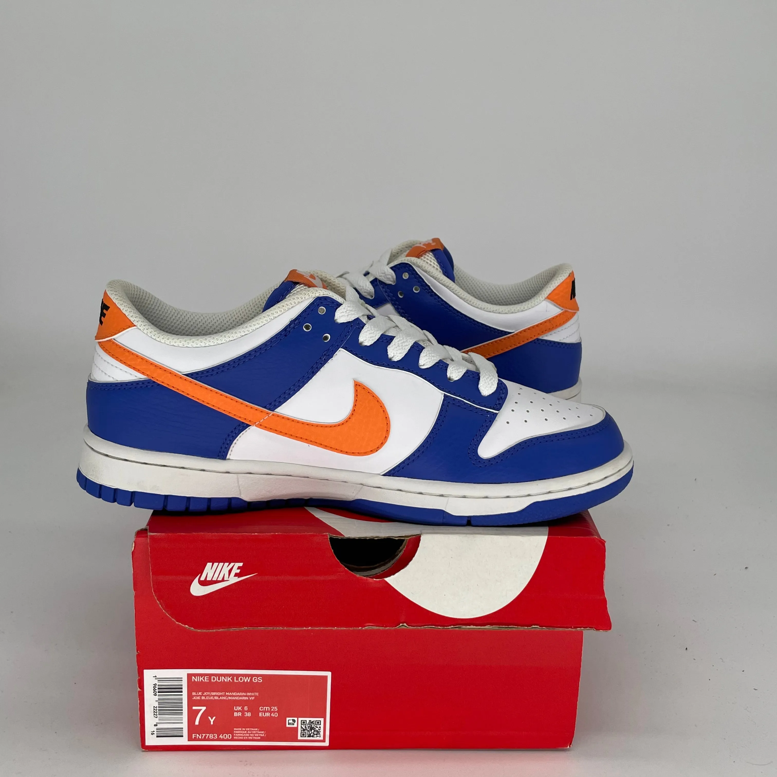 NIKE DUNK LOW KNICKS SIZE 7Y FN7783-400