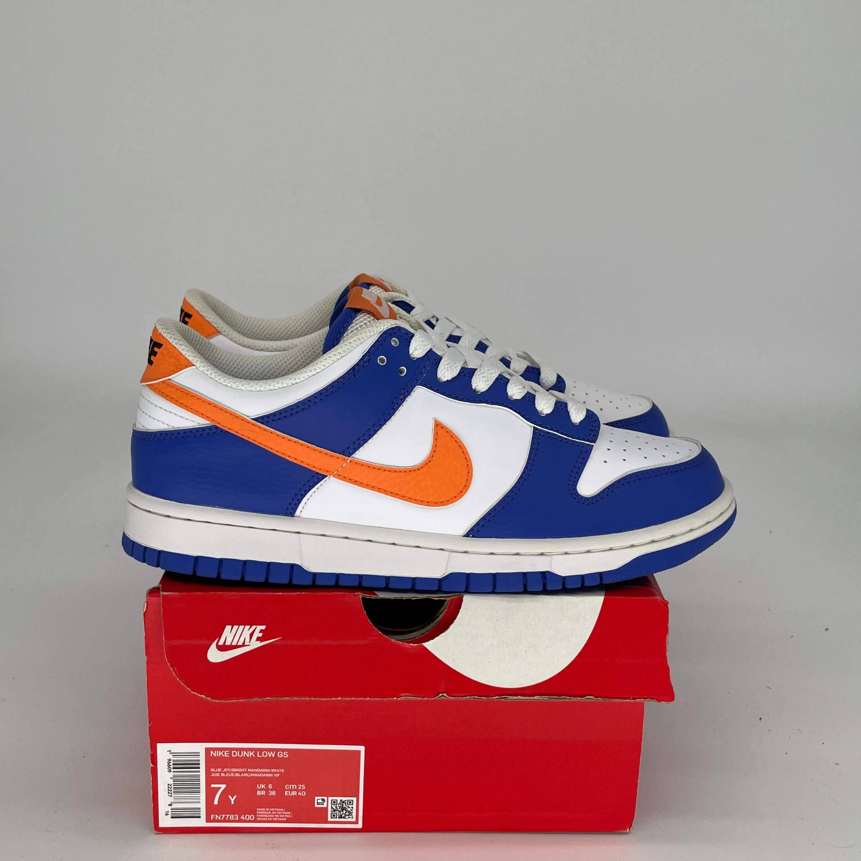 NIKE DUNK LOW KNICKS SIZE 7Y FN7783-400