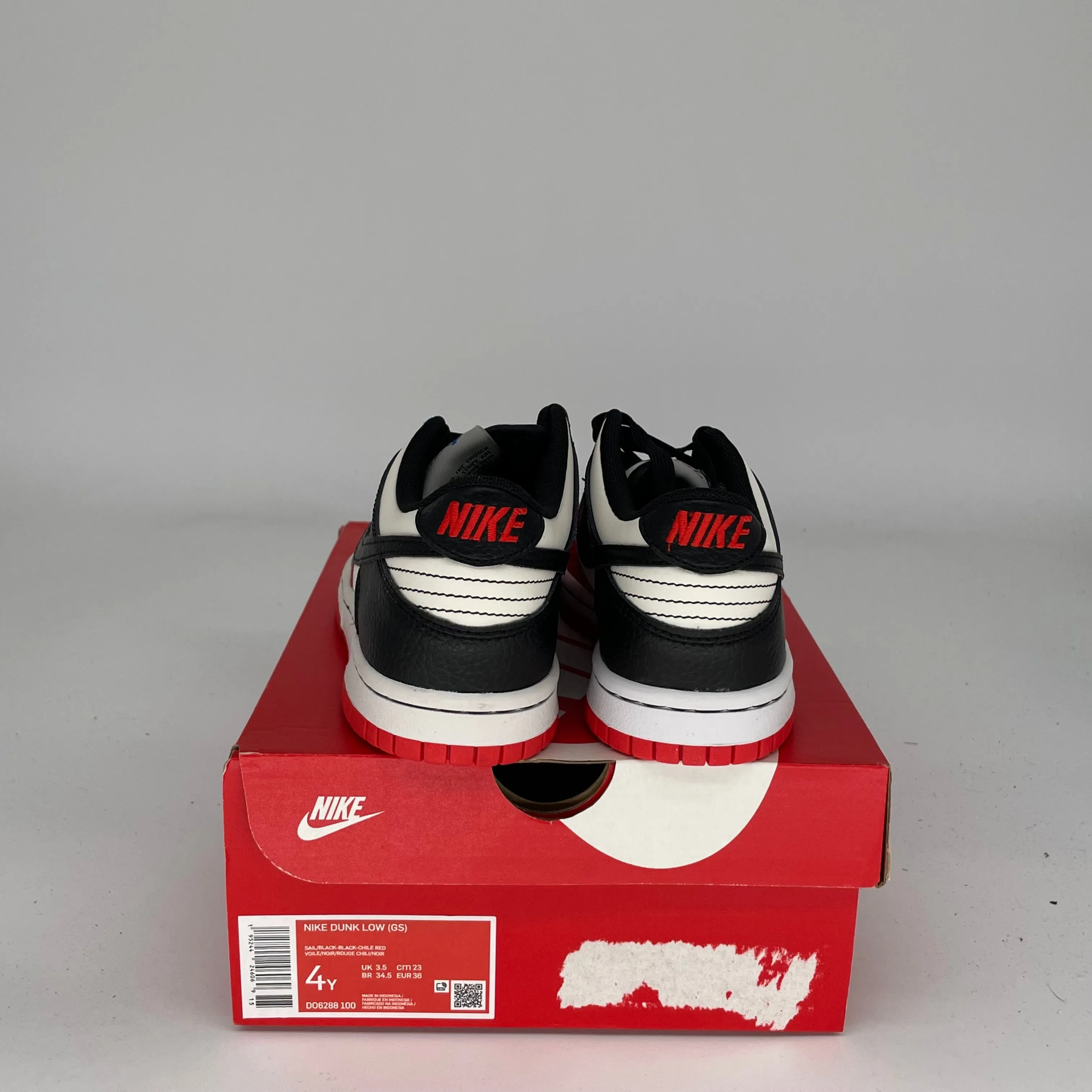 NIKE DUNK LOW NBA 75TH ANNIVERSARY CHICAGO SIZE 4Y DO6288-100