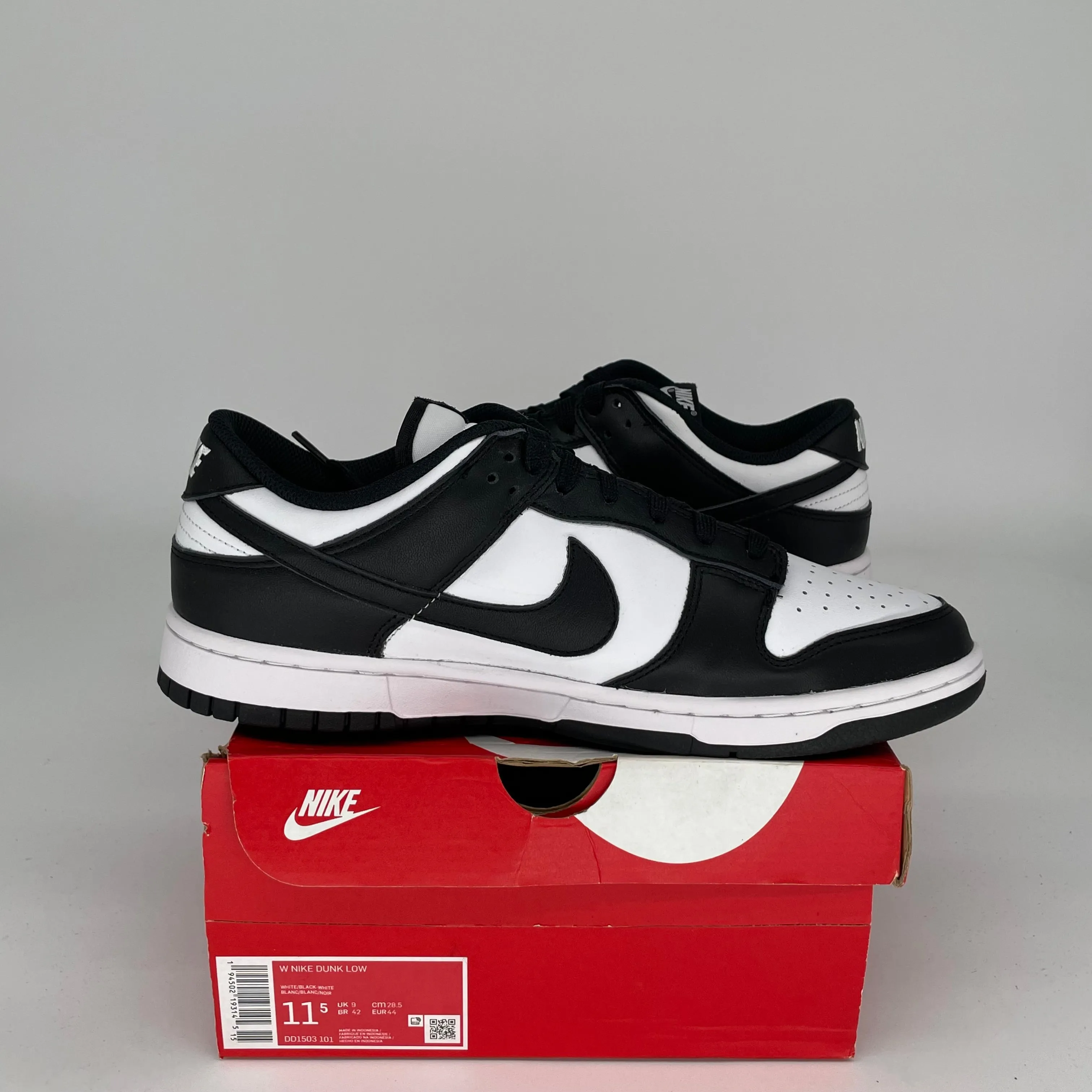 NIKE DUNK LOW PANDA SIZE 11.5 DD1391-100