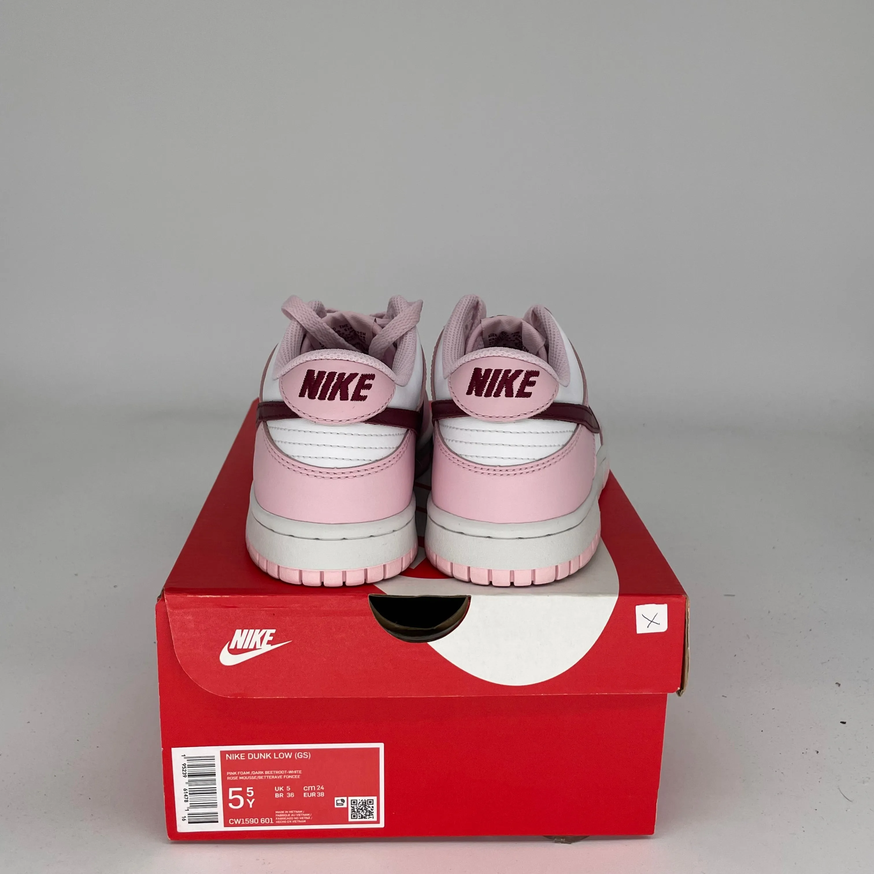 NIKE DUNK LOW PINK FOAM SIZE 5.5Y CW1590-601
