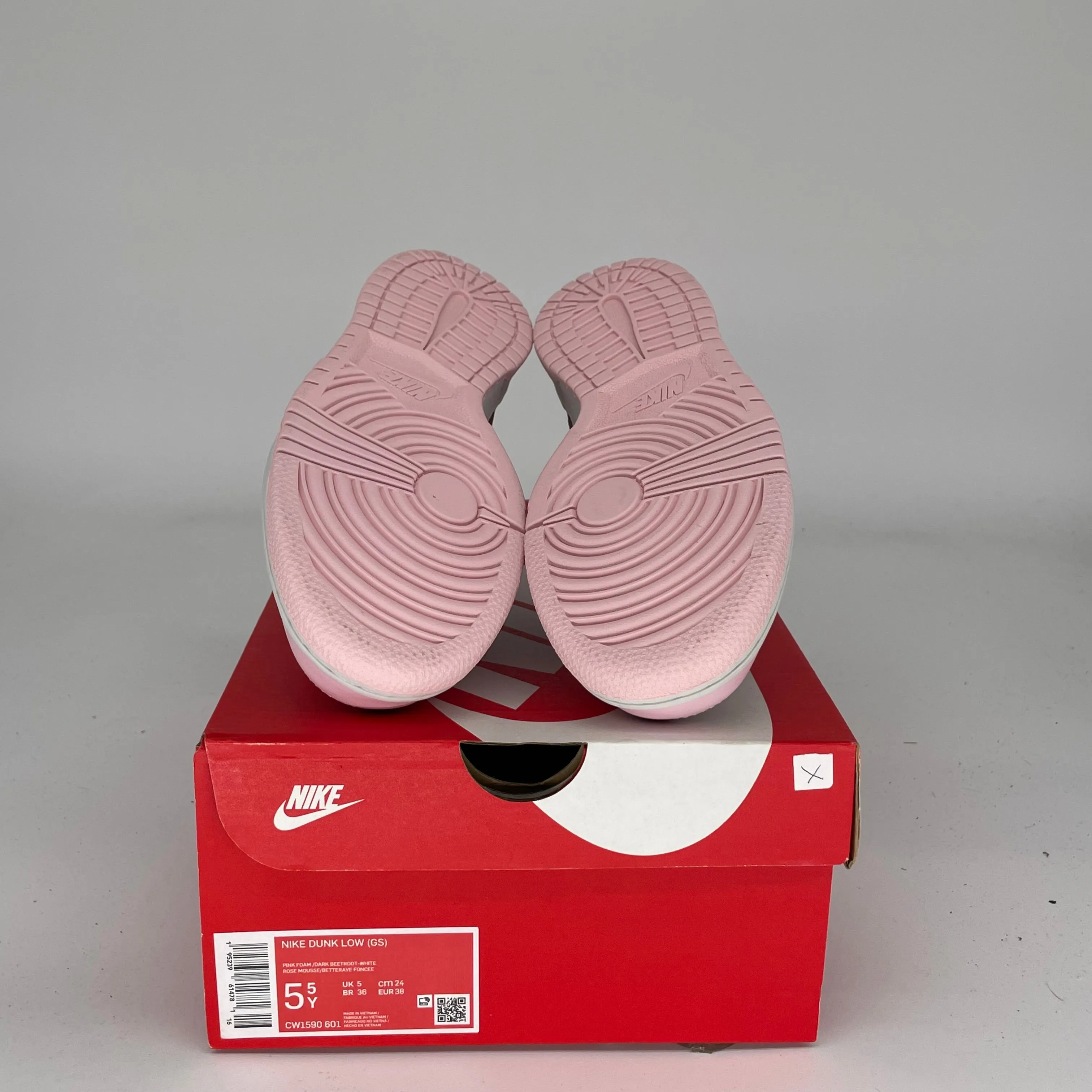 NIKE DUNK LOW PINK FOAM SIZE 5.5Y CW1590-601